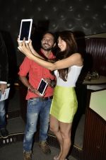 Anusha Dandekar, Nikhil Chinapa at the launch of MTV Slash Fablet by Swipe Telecom in Mumbai on 11th July 2013 (34).JPG